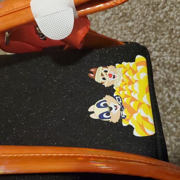 Exclusive Loungefly Halloween Chip N Dale Pumpkin Glow Mini Backpack - Picture 6 of 7